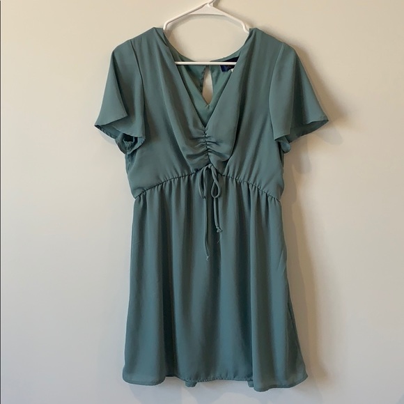 Sea foam Green V-neck dress - Picture 1 of 3
